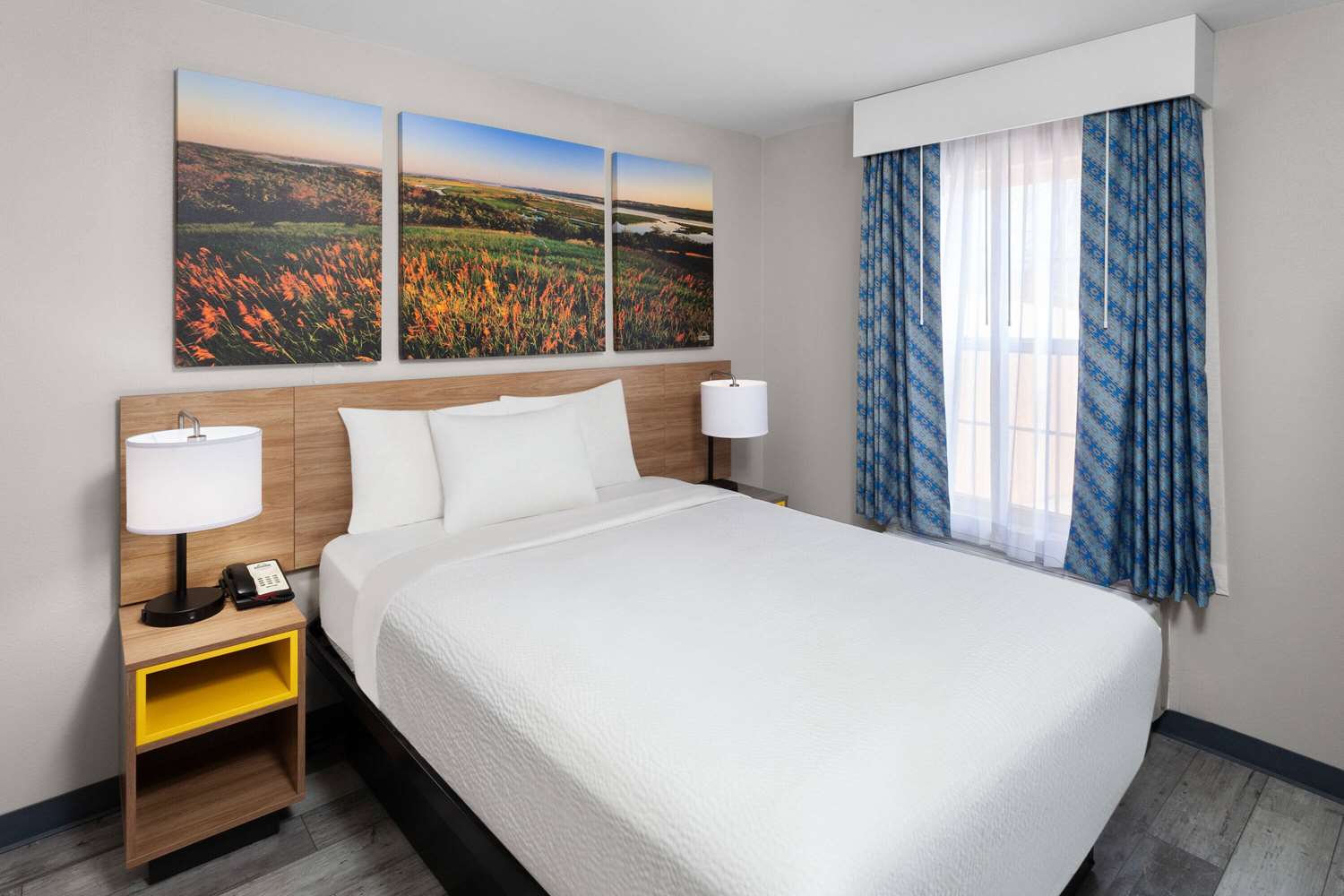 Days Inn & Suites by Wyndham Sellersburg 14/32