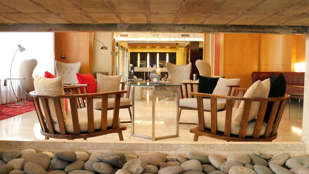 725 Continental Hotel 48/55