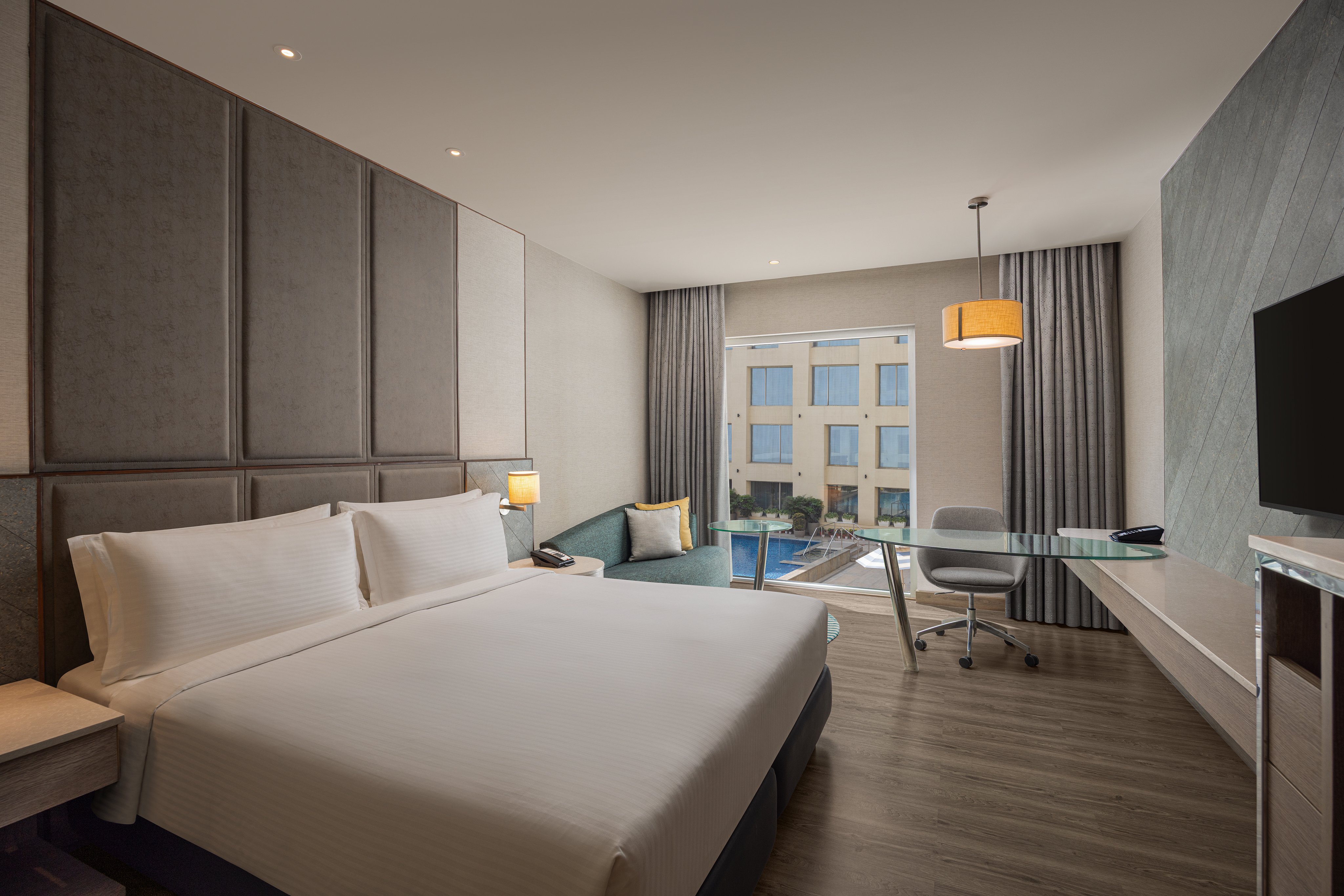 Deluxe, King Bed
