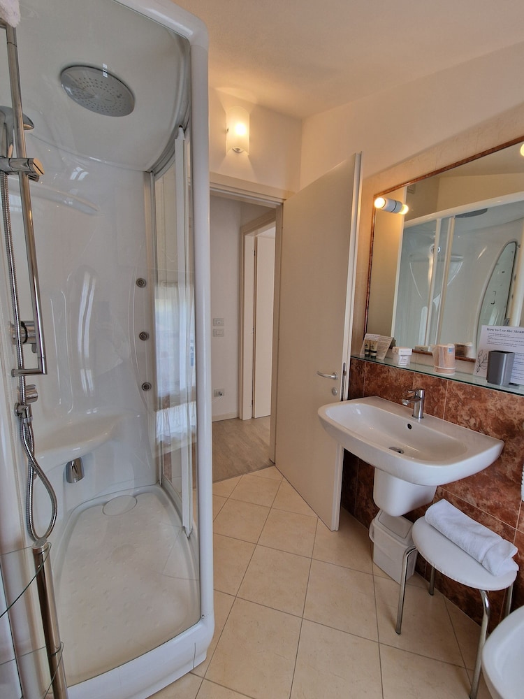 Hotel Villa Anthea 53/58