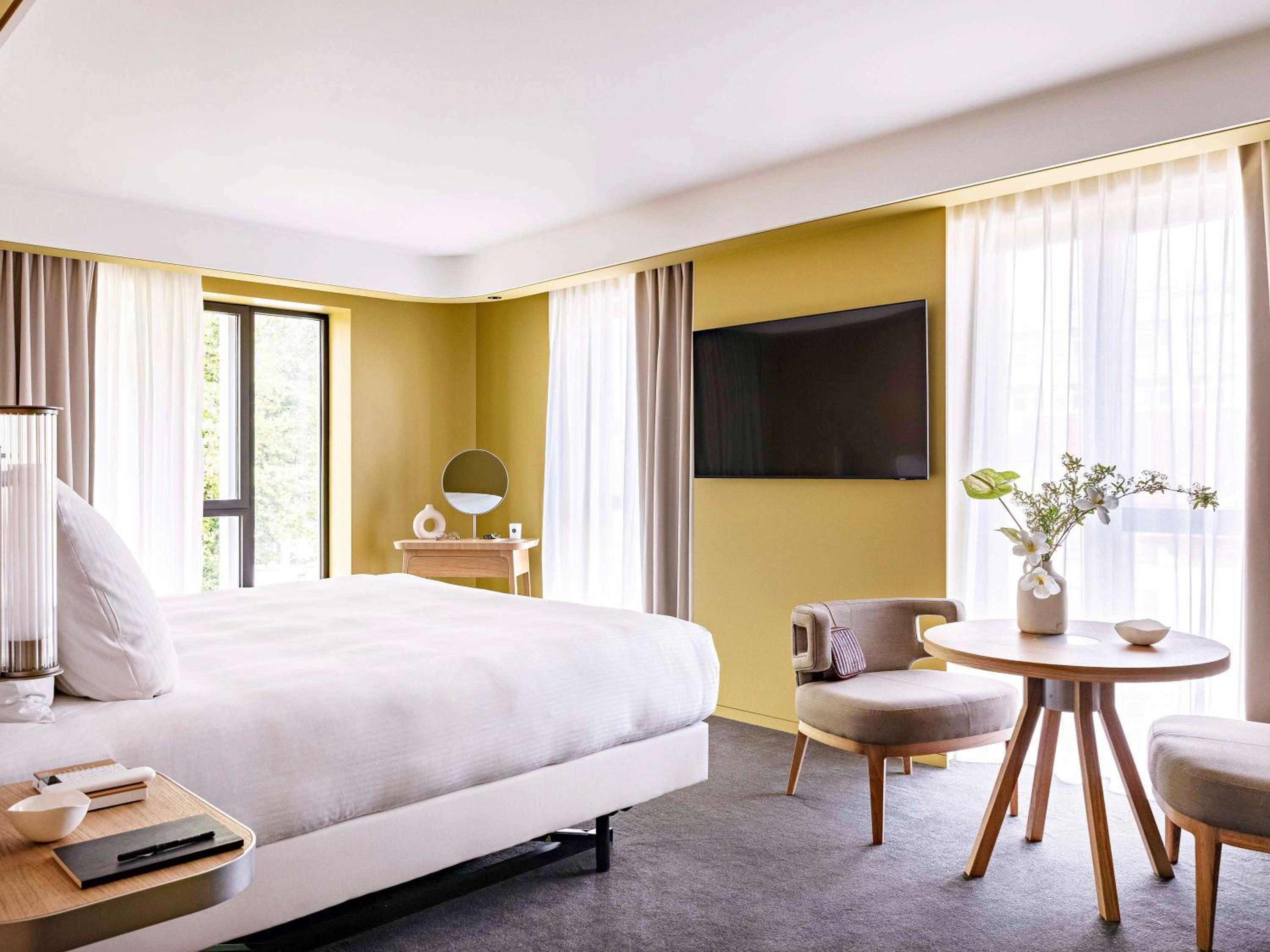 Junior Suite, Double Bed, Eiffel View