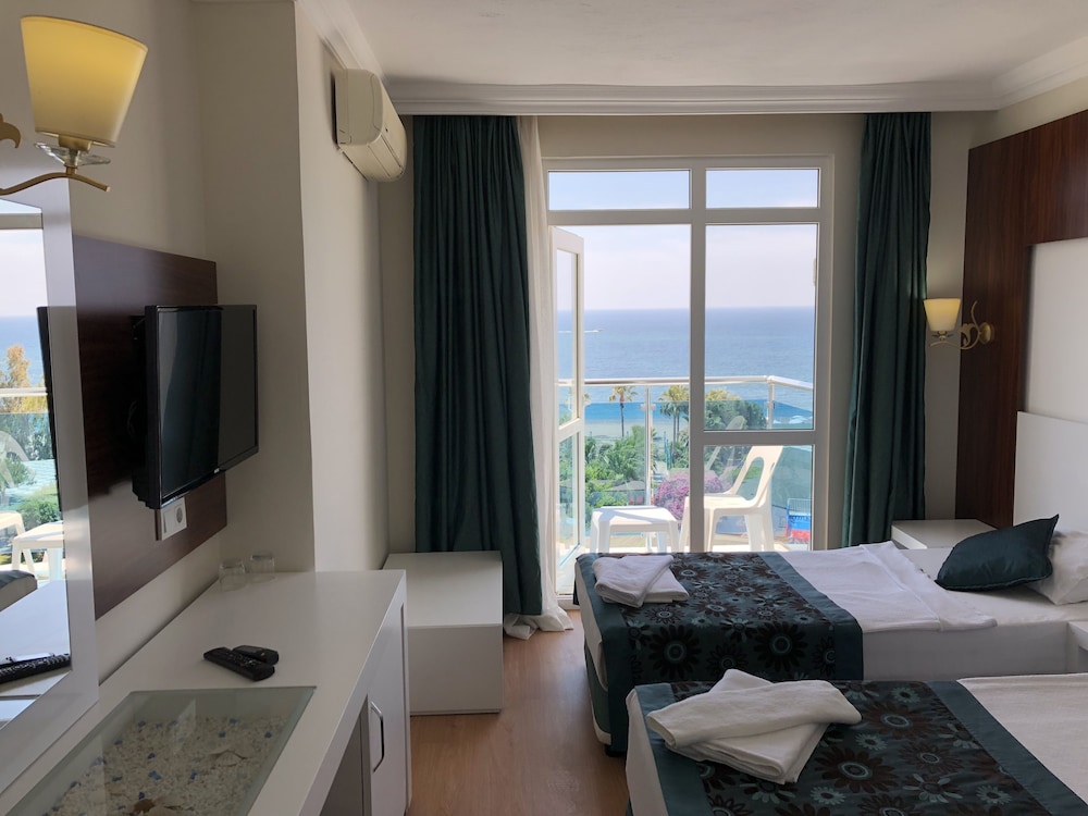 Grand Paradise Hotel 15/50