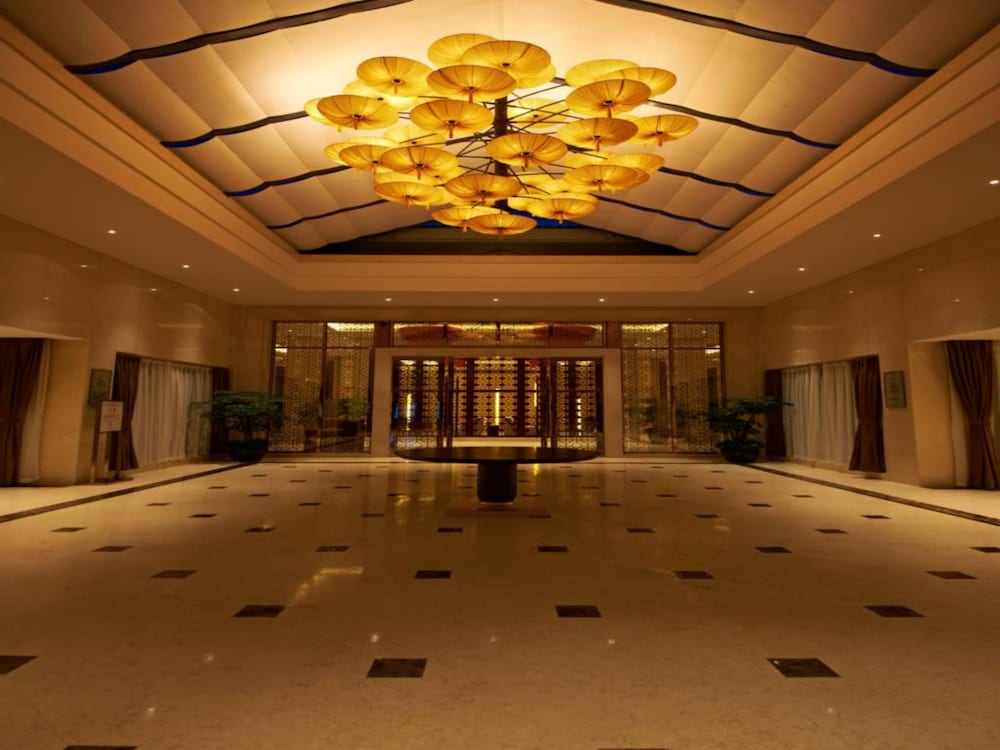 NEW CENTURY RESORT SIMING LAKE YUYAO 2/29