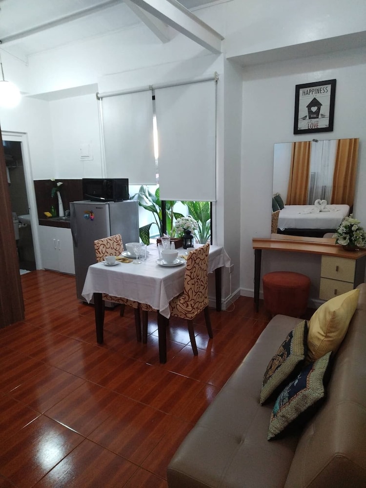 Makati Riverside Inn 43/54