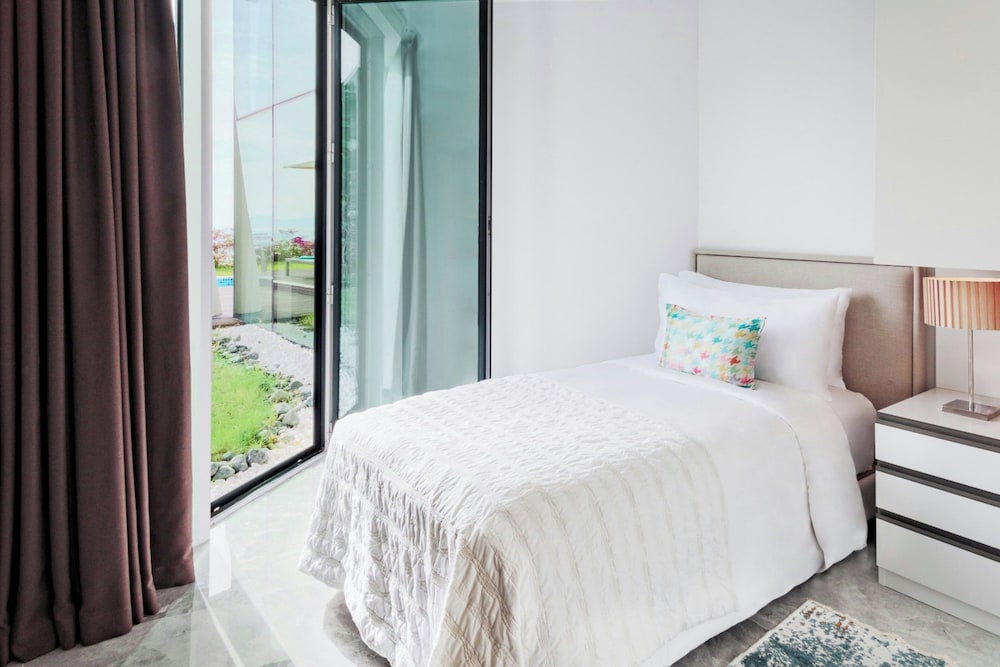 4 Bedrooms, Villa, 4 Double Beds, Sea View, Balcony