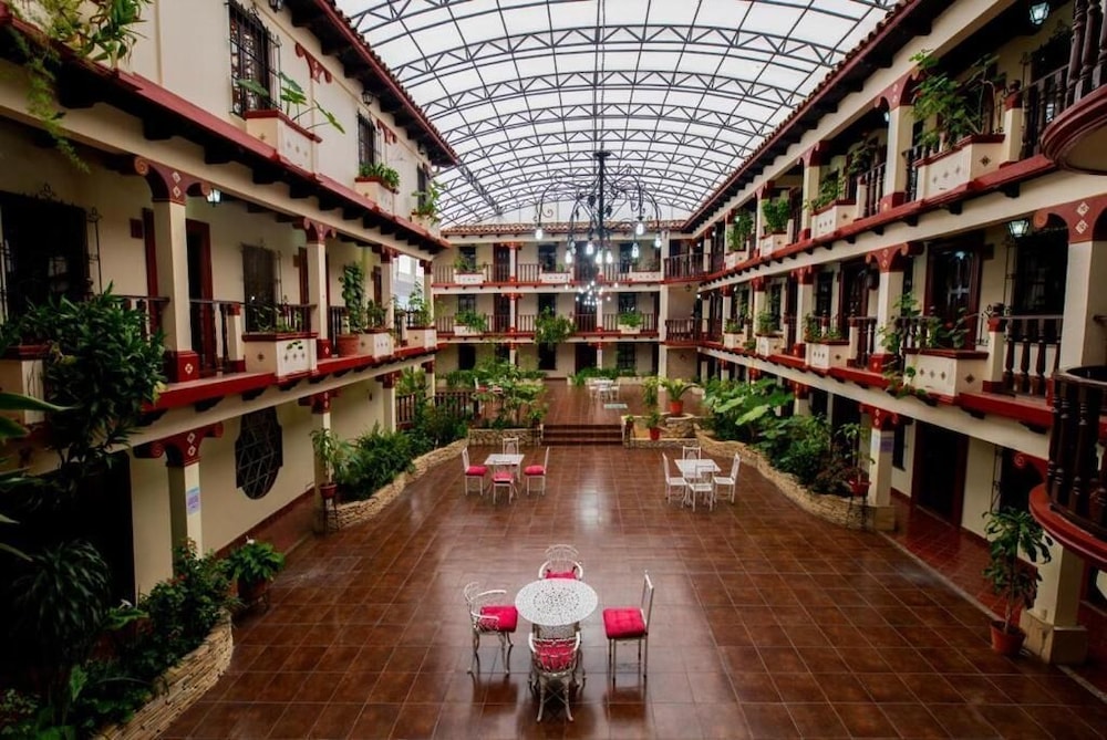 D Monica Hotel 44/45