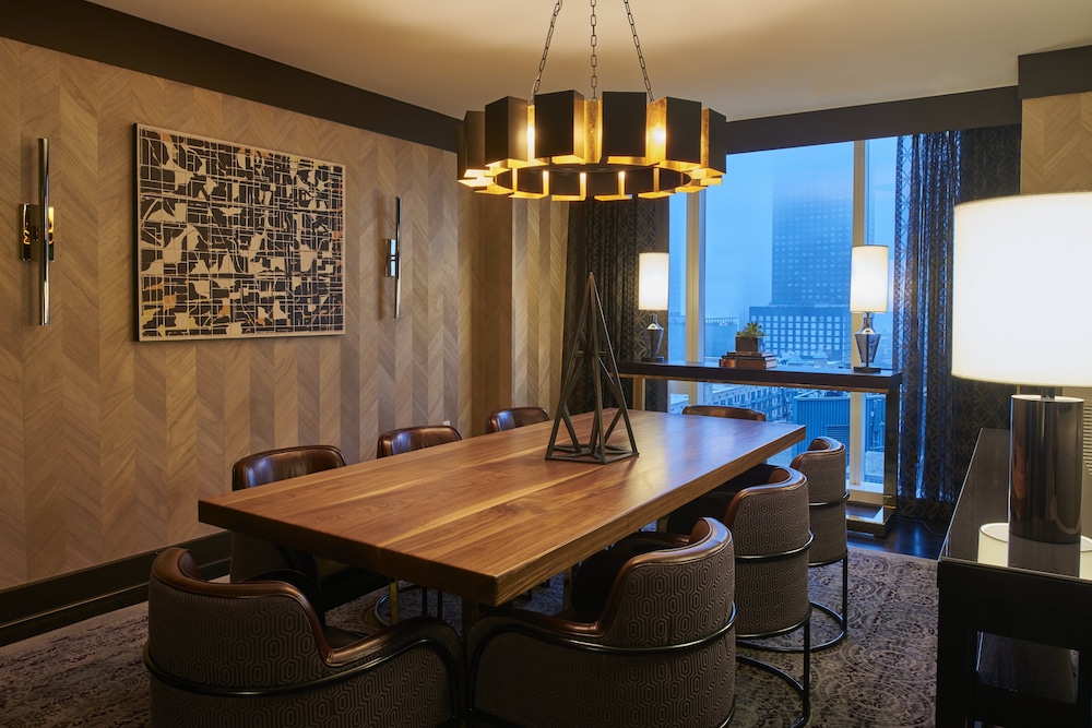 Loews Chicago 63/82