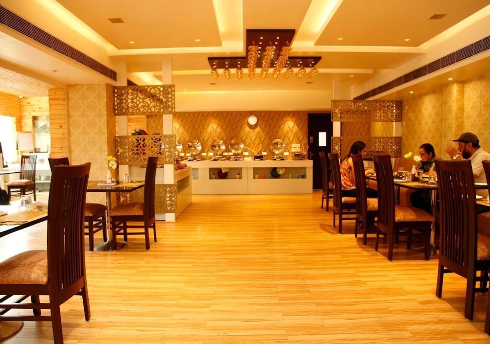 MB Greens Clarks Inn Moradabad 35/50