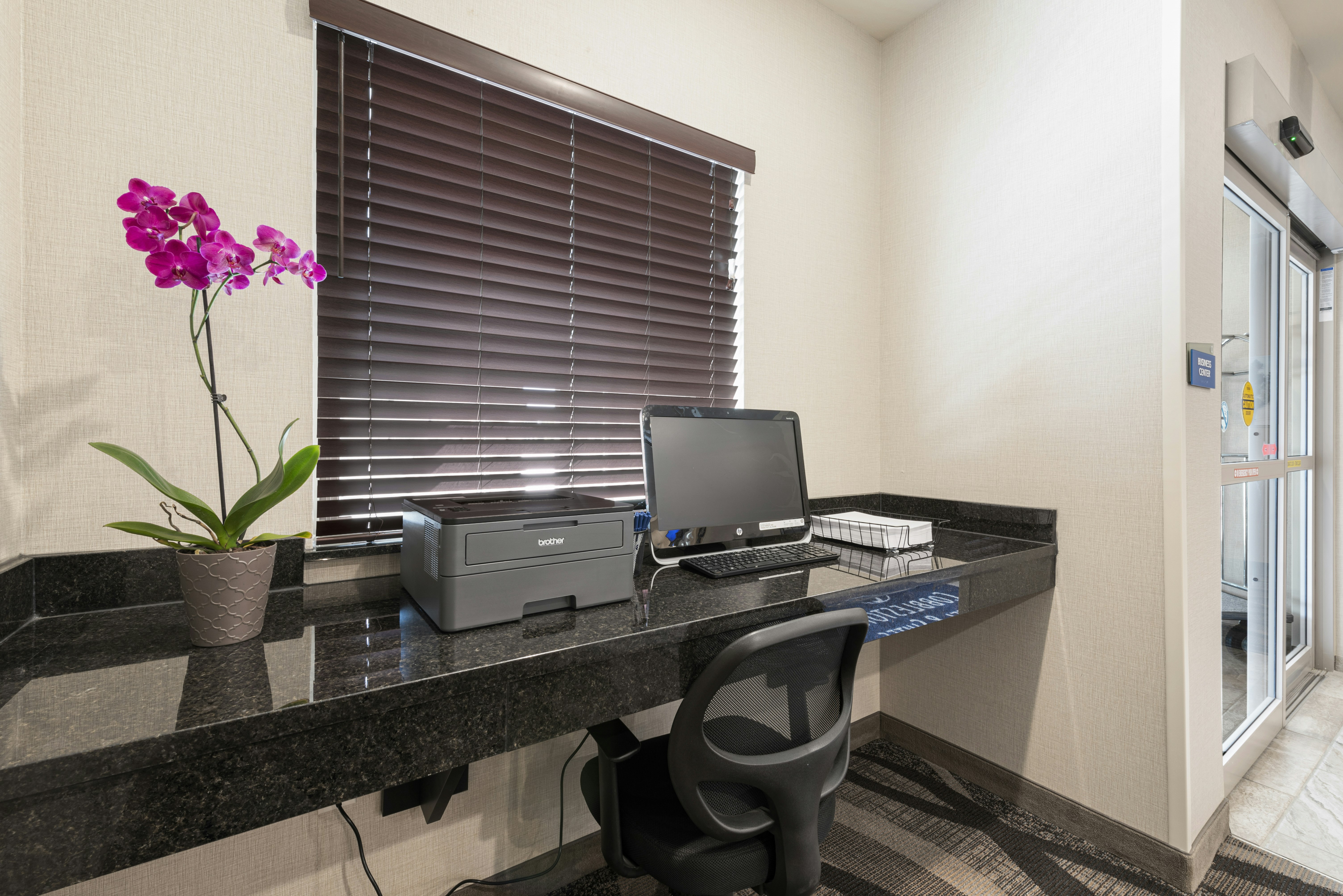 Cobblestone Hotel & Suites - Eaton, OH 36/50