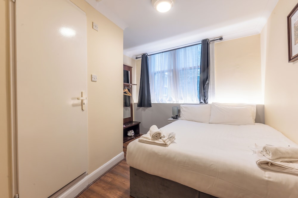 ROOM, DOUBLE BED