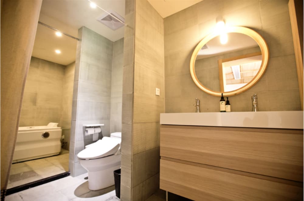 Westlake Longshang Boutique Hotel 36/40