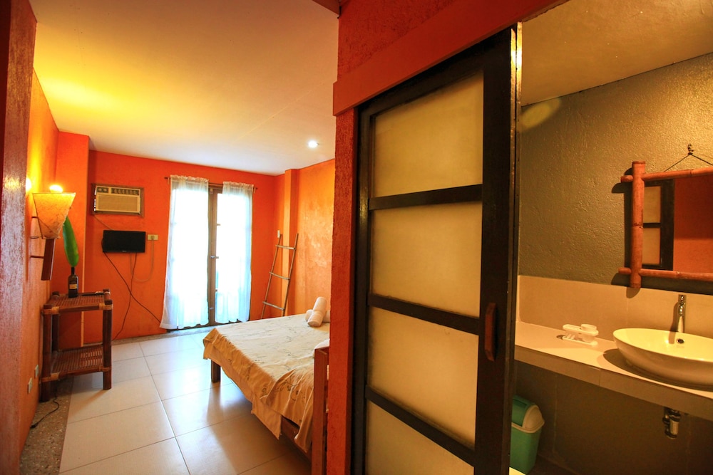Hannah Hotel 16/54