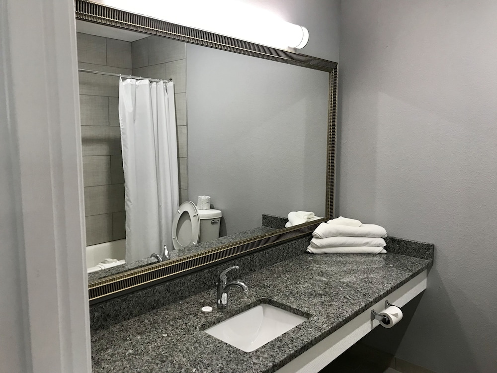 American Inn North Kansas City 52/57