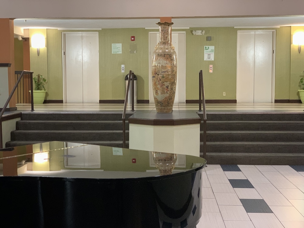 Clarion Hotel & Suites Conference Center Memphis Airport 31/31