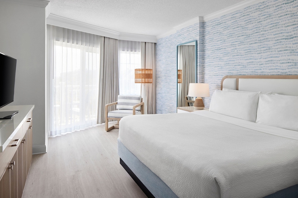 Studio, Suite, King Bed, Sofa, Balcony, Accessible