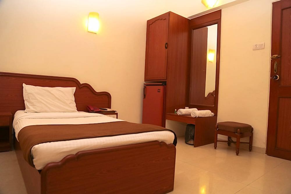 Oyo 2351 Hotel Golden Plaza 5/24