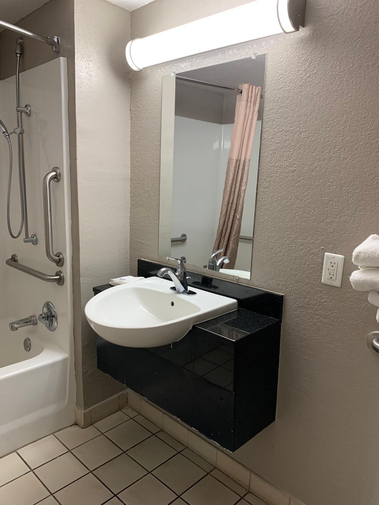 Motel6 Laredo, TX - North I-35 47/55