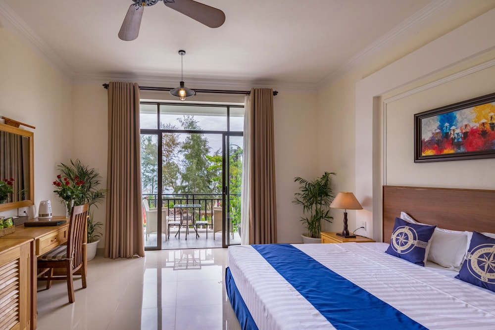 DELUXE, DOUBLE BED, OCEAN VIEW, BALCONY
