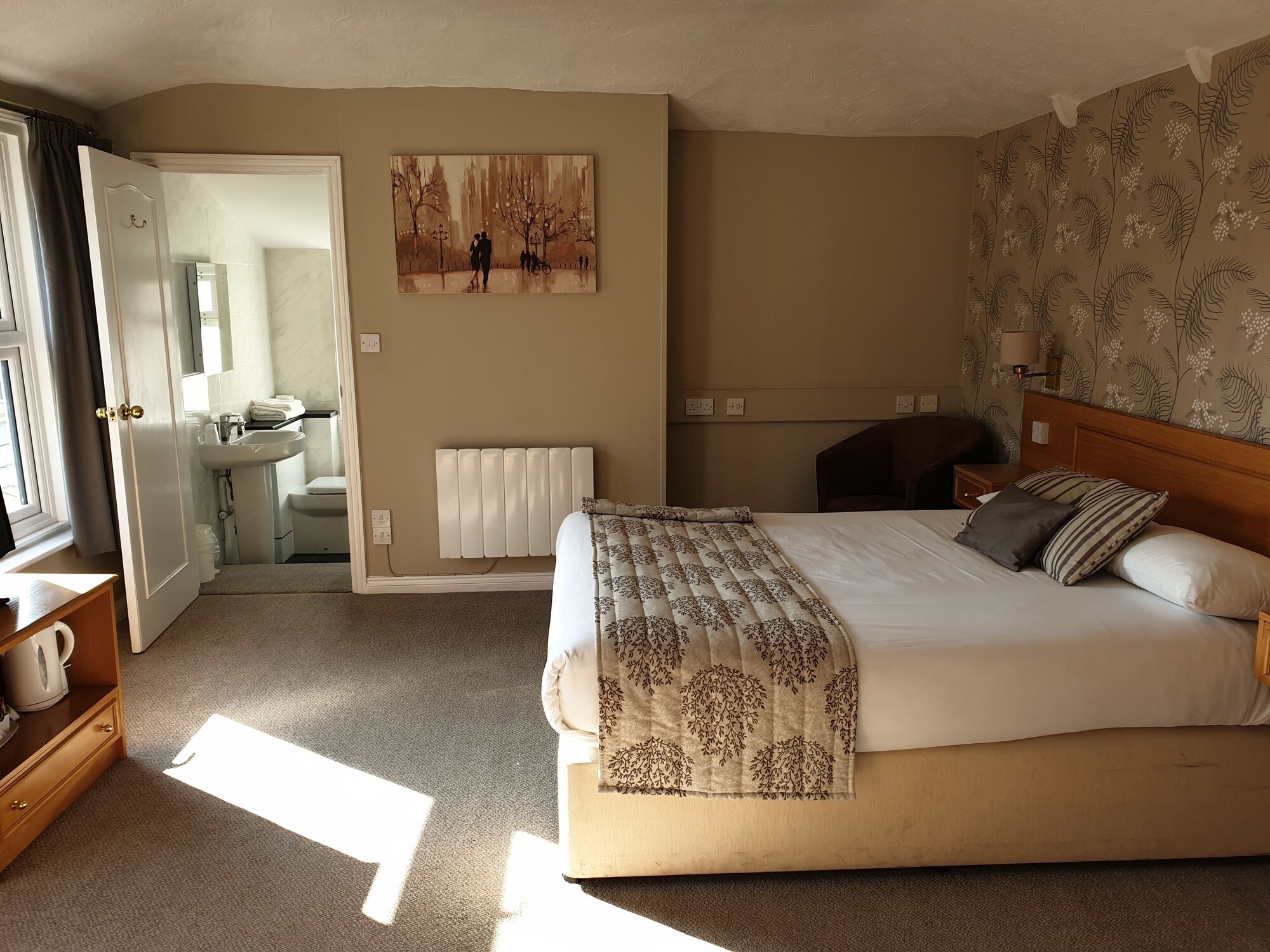 غرفة بسرير مزدوج، Alton House Hotel 2/4