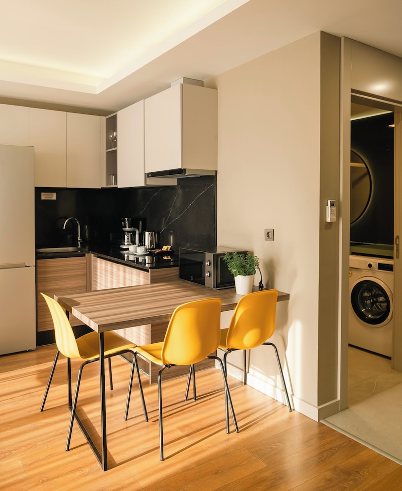 Vesta Suites 5/50