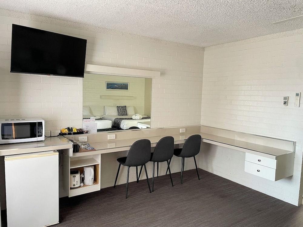 Coastal Bay Motel 53/66