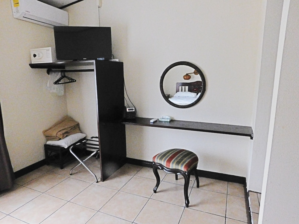 Arenal Lodge 61/73