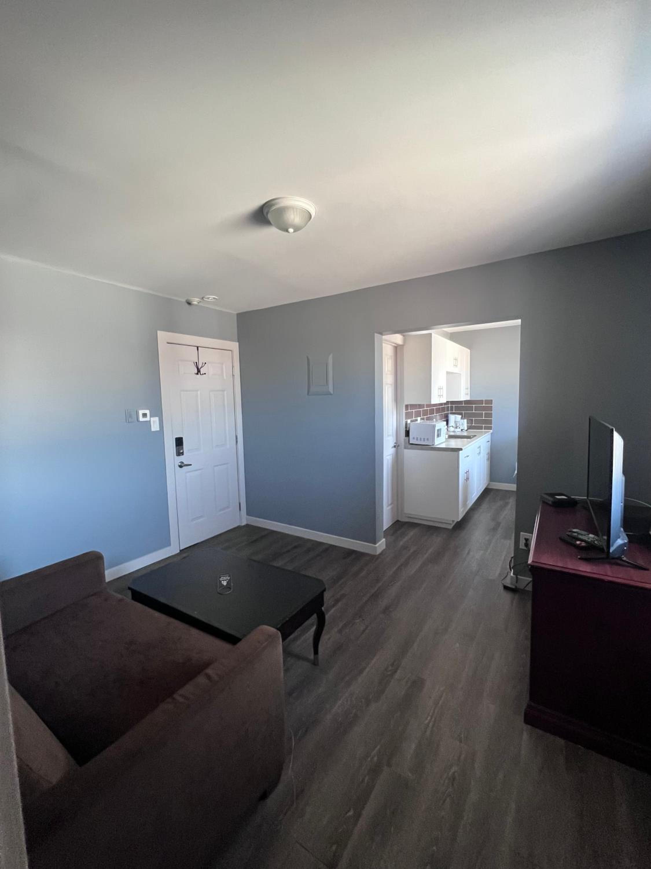 HWY 17 Hotel 28/50