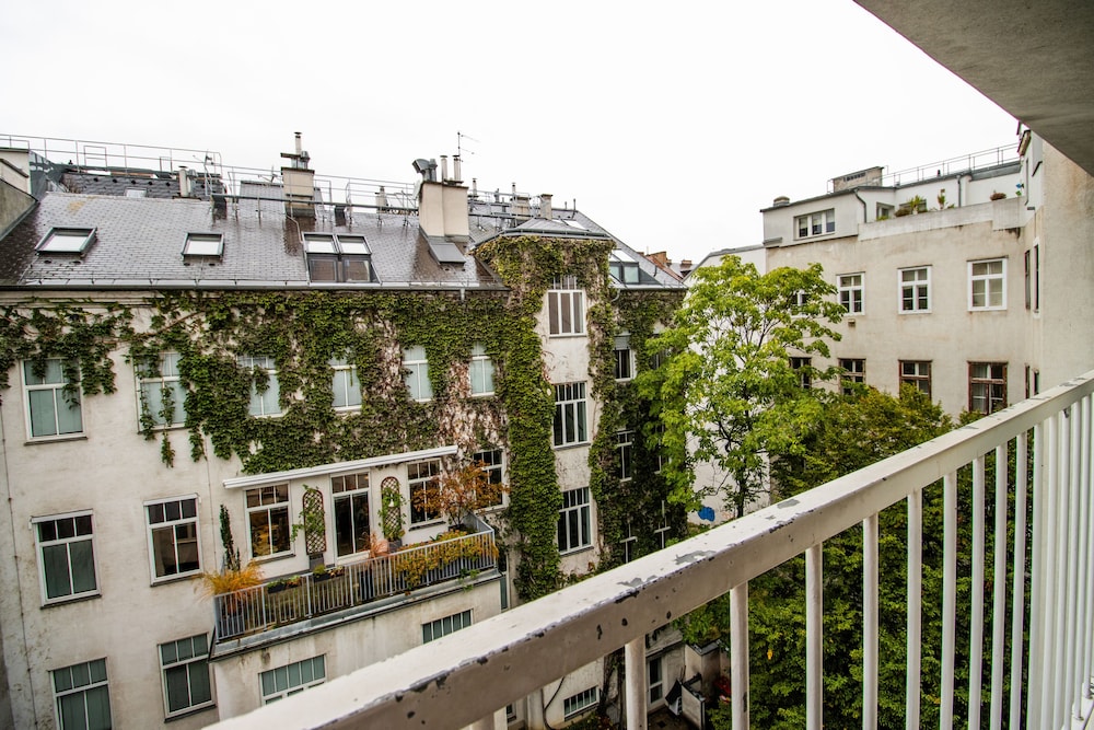 CheckVienna - Apartment Rentals Vienna 1/36