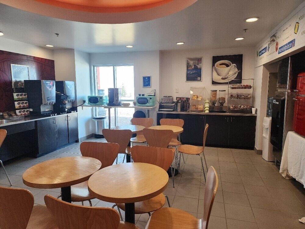Motel6 Moosomin, SK 25/37