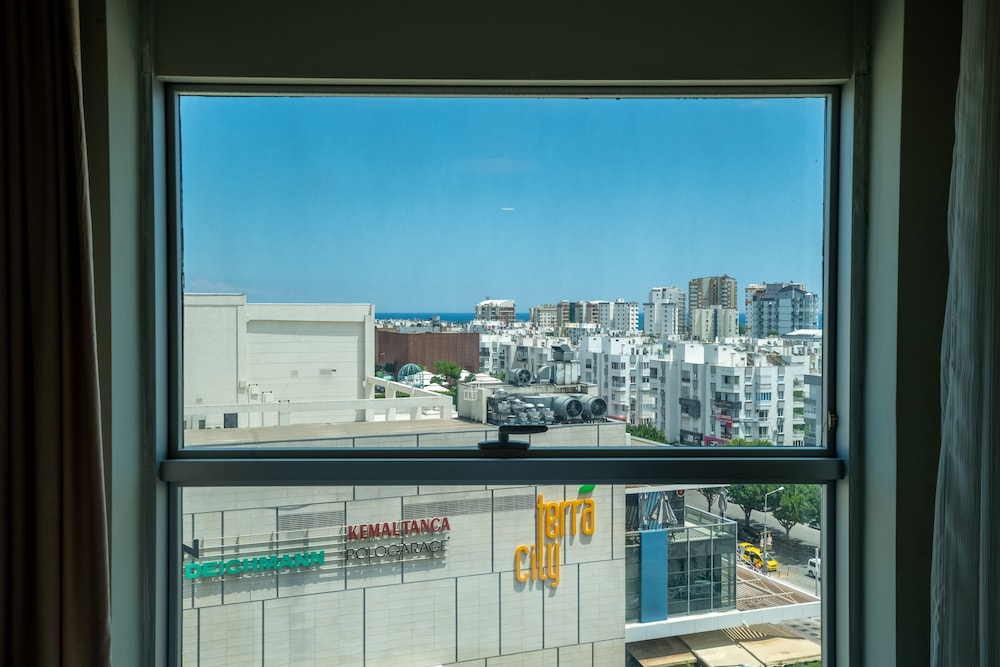 City Live Hotel 81/82