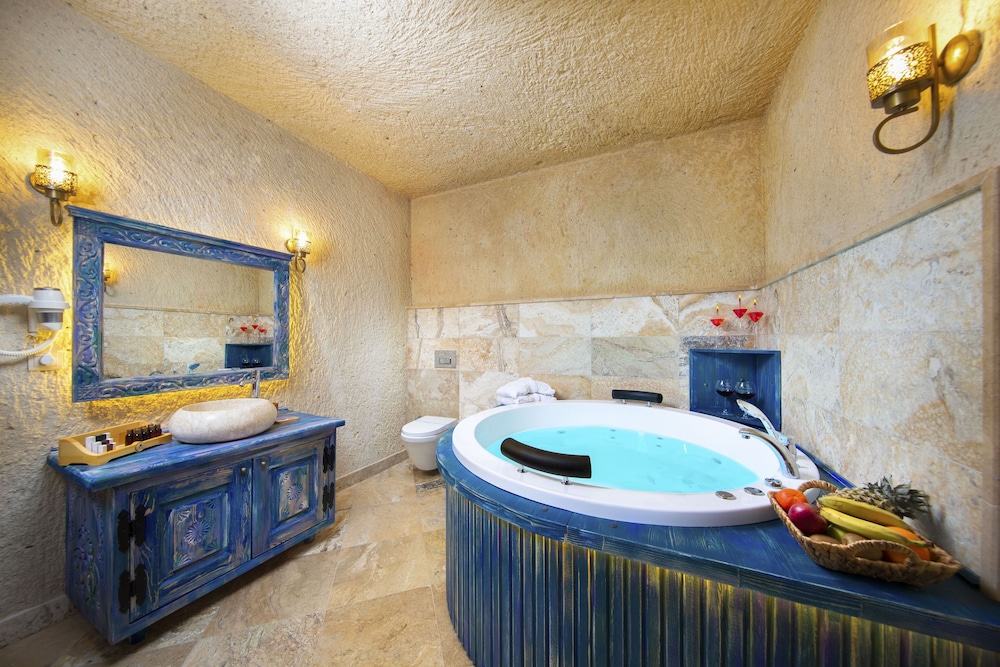 Acer Cave Hotel 40/67