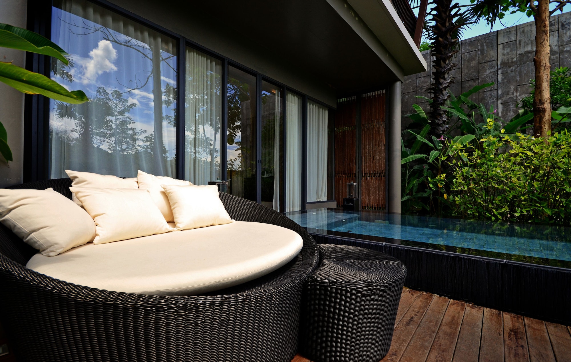 Swimming pool-spa