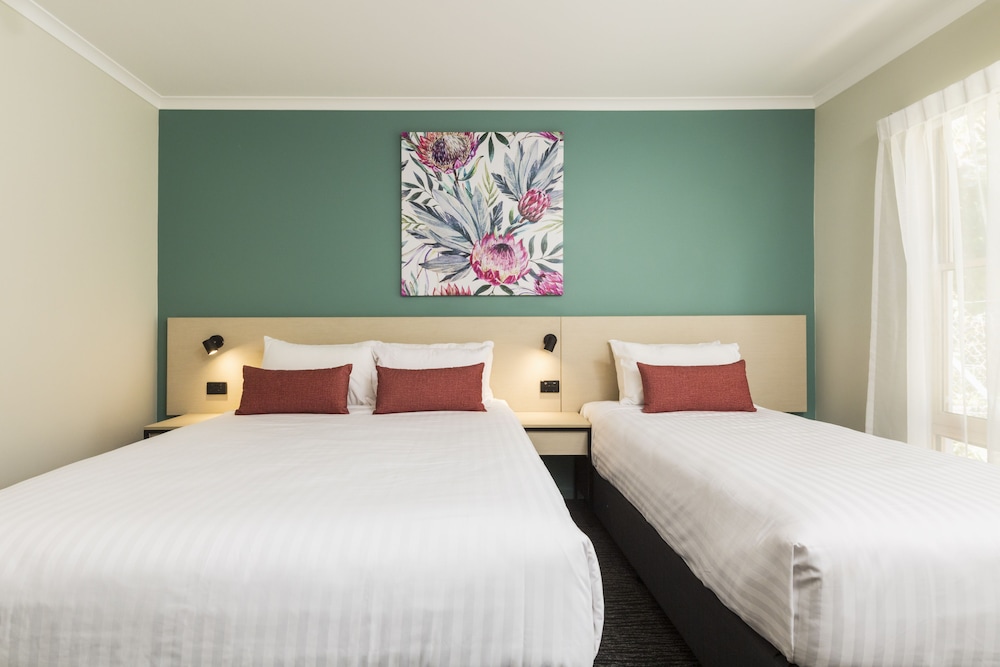 BALACLAVA HOTEL 12/49