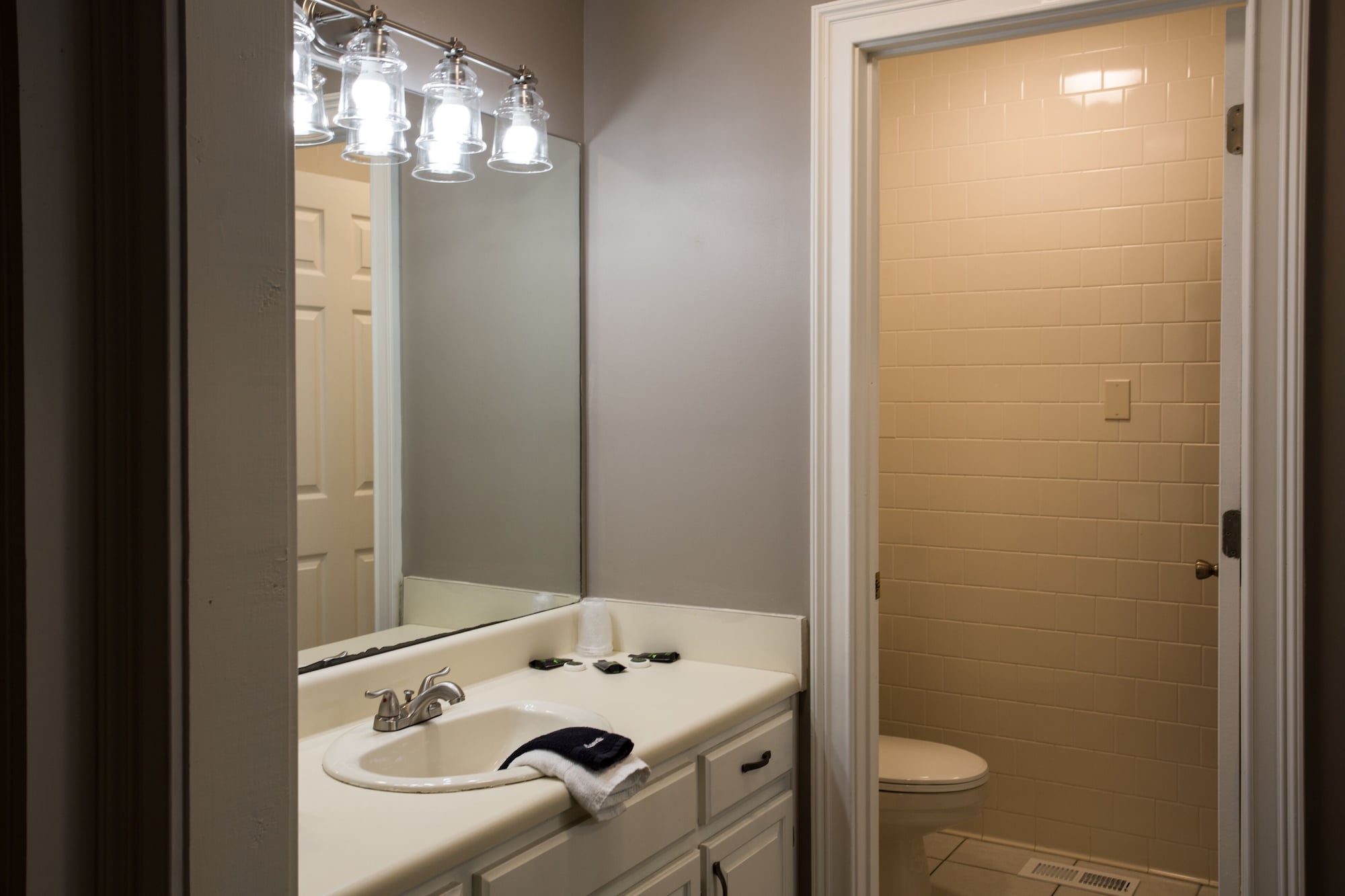 Deluxe, Suite, 2 King Beds, Trundle Bed, Hill View, Jetted Tub، Forrest Hills Mountain Resort 2/2