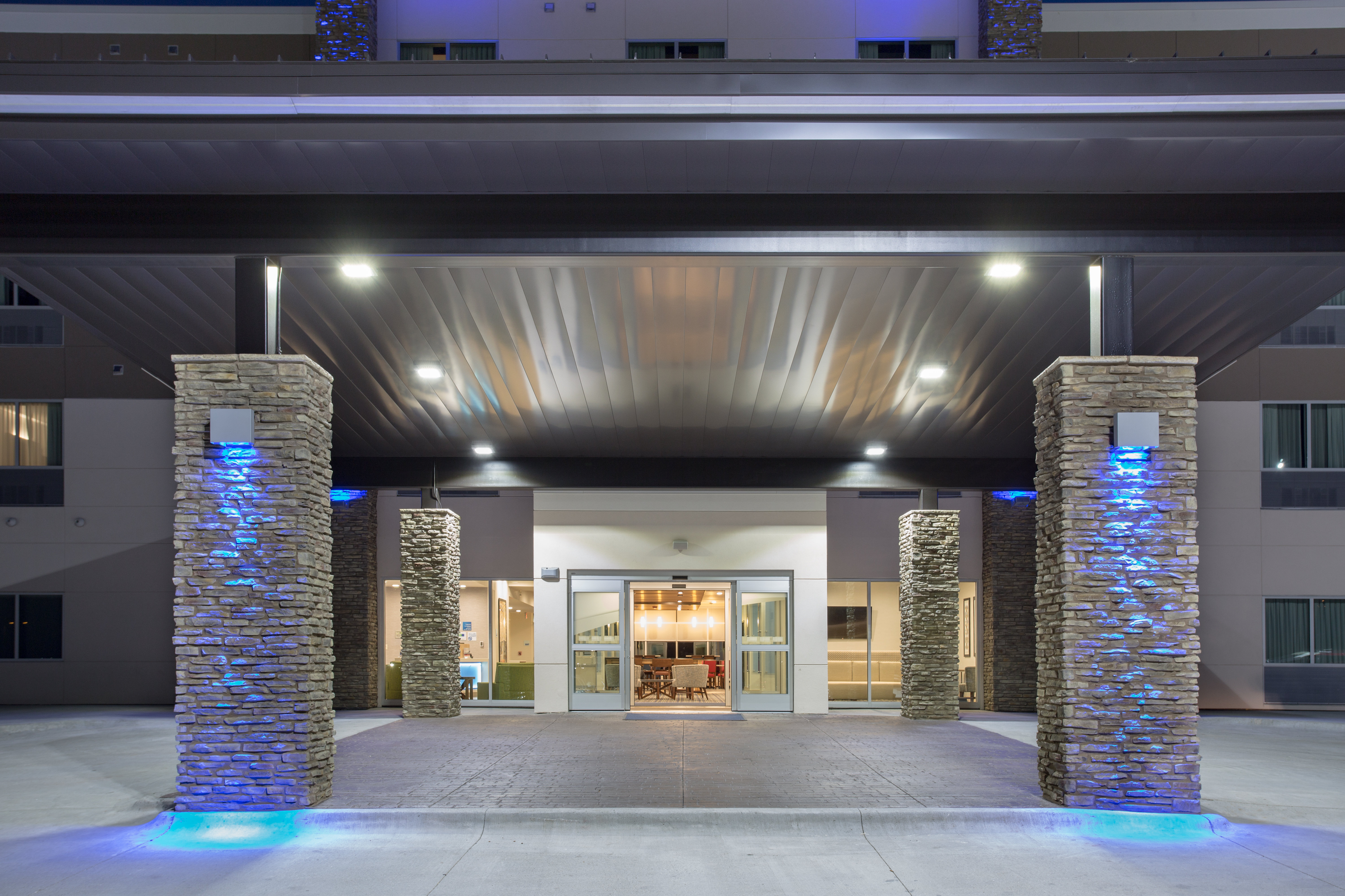 HOLIDAY INN EXPRESS & SUITES RAPID CITY - RUSHMORE SOUTH 14/50