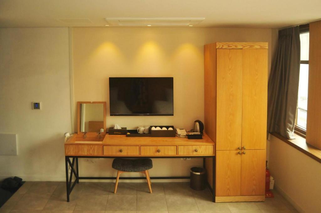 A One Hotel 37/41