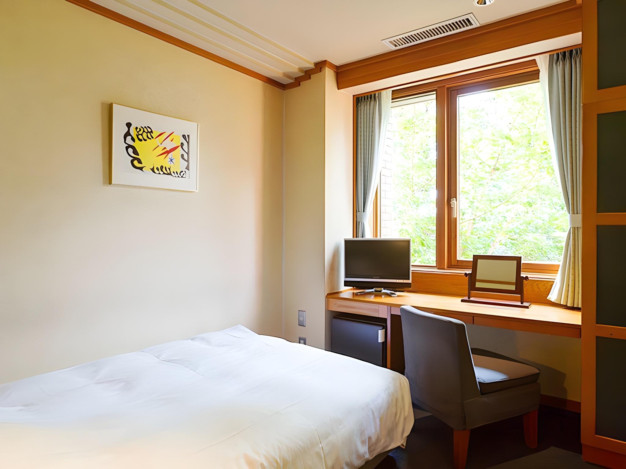 Semi Room, Single, Semi Double Bed