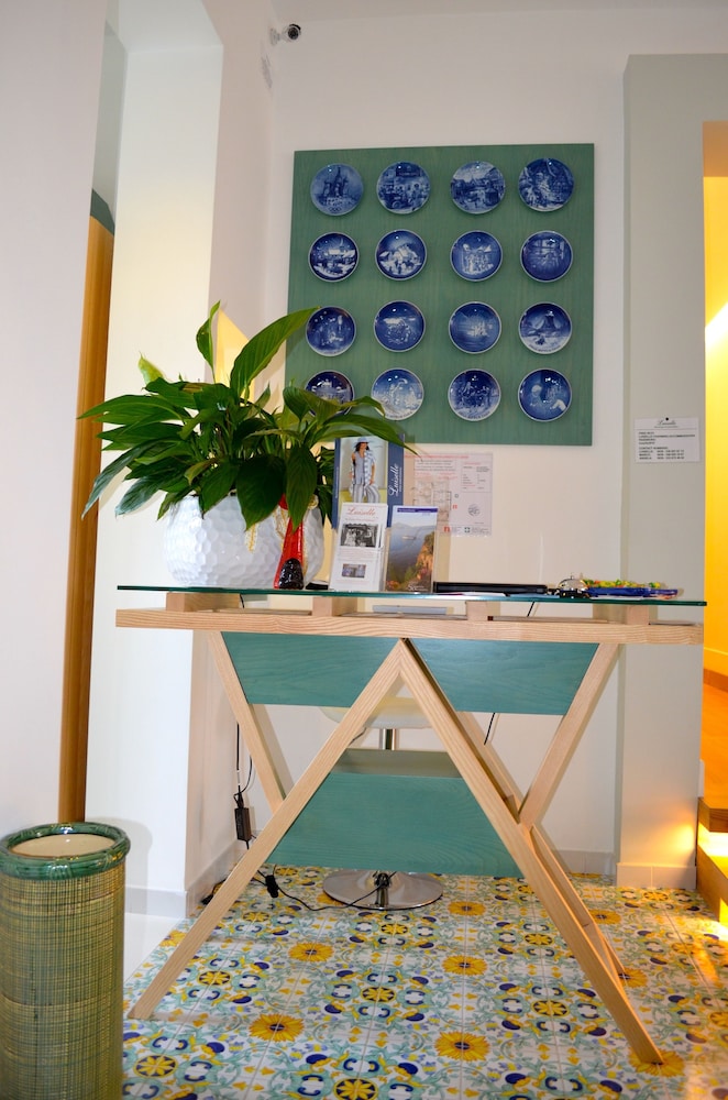 Luiselle Charming Accommodation Sorrento 4/32