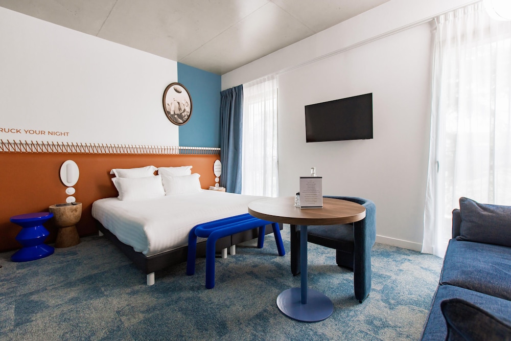 The Ruck Hotel 23/50