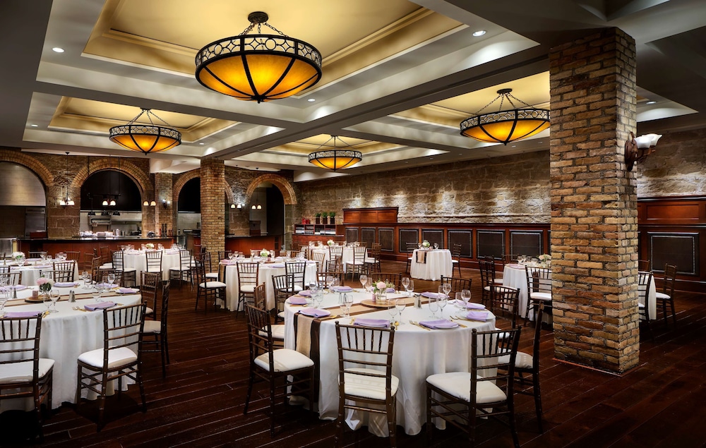 HYATT REGENCY CALGARY 52/68