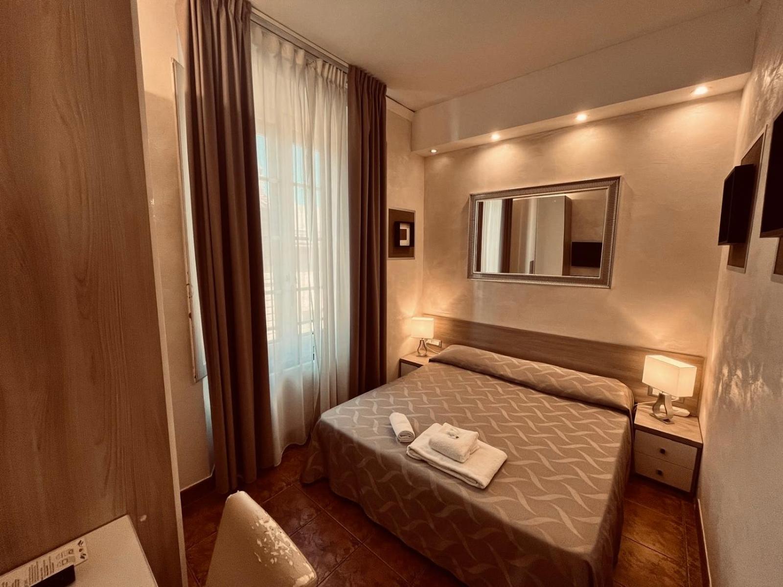 غرفة بسرير مزدوج أو سريرين منفصلين، Hotel Alinari 2/10