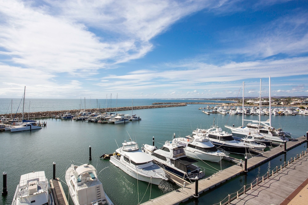 Mantra Geraldton 56/65