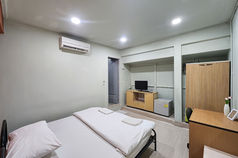 Freesia Saladaeng Silom Apartment 12/36