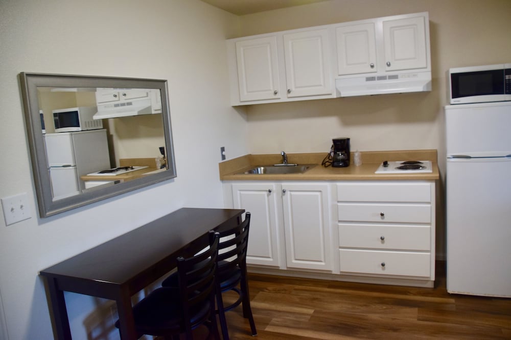 Stay Plus Extended Stay Suites 4/10