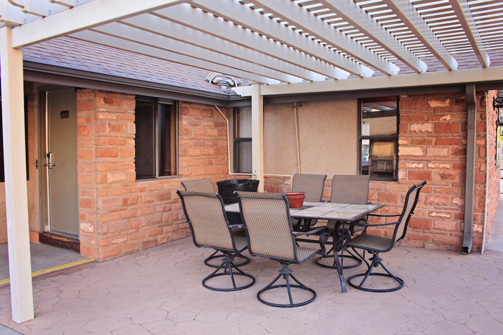 Bowen Motel 63/74