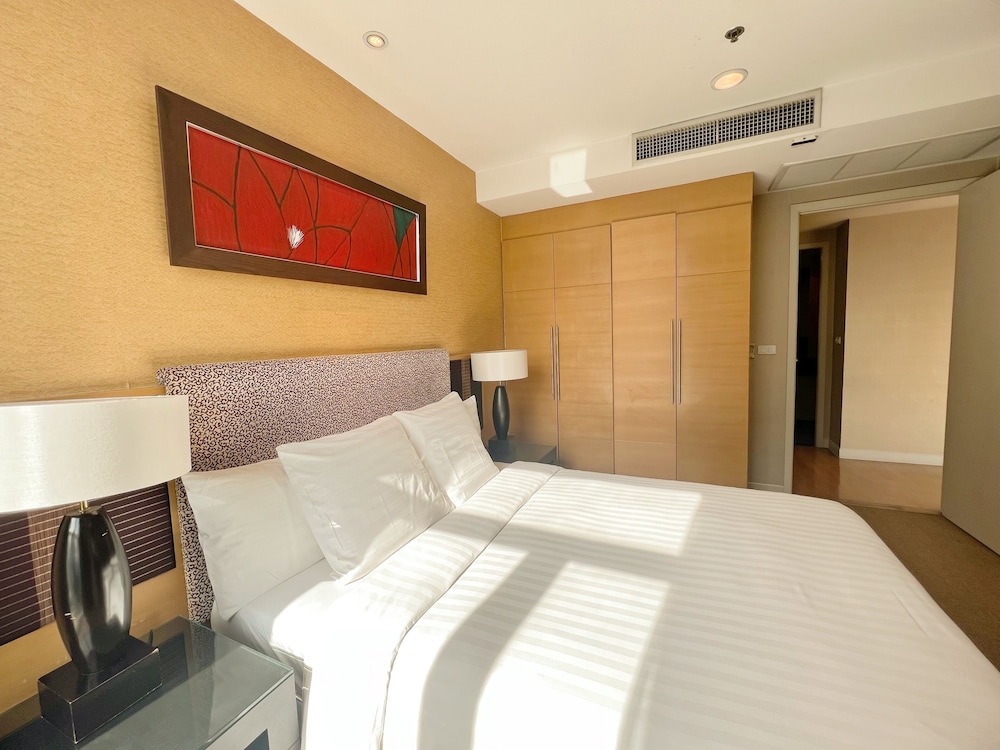 3 BEDROOMS, EXECUTIVE, SUITE