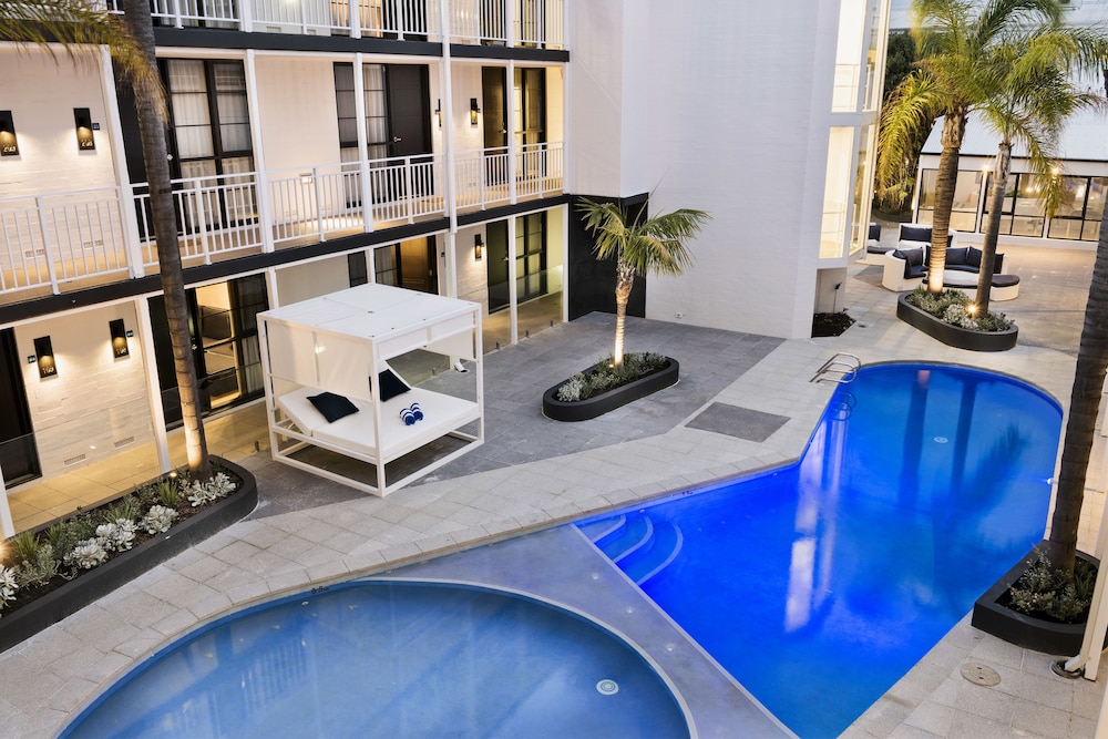 Tradewinds Hotel 1/59