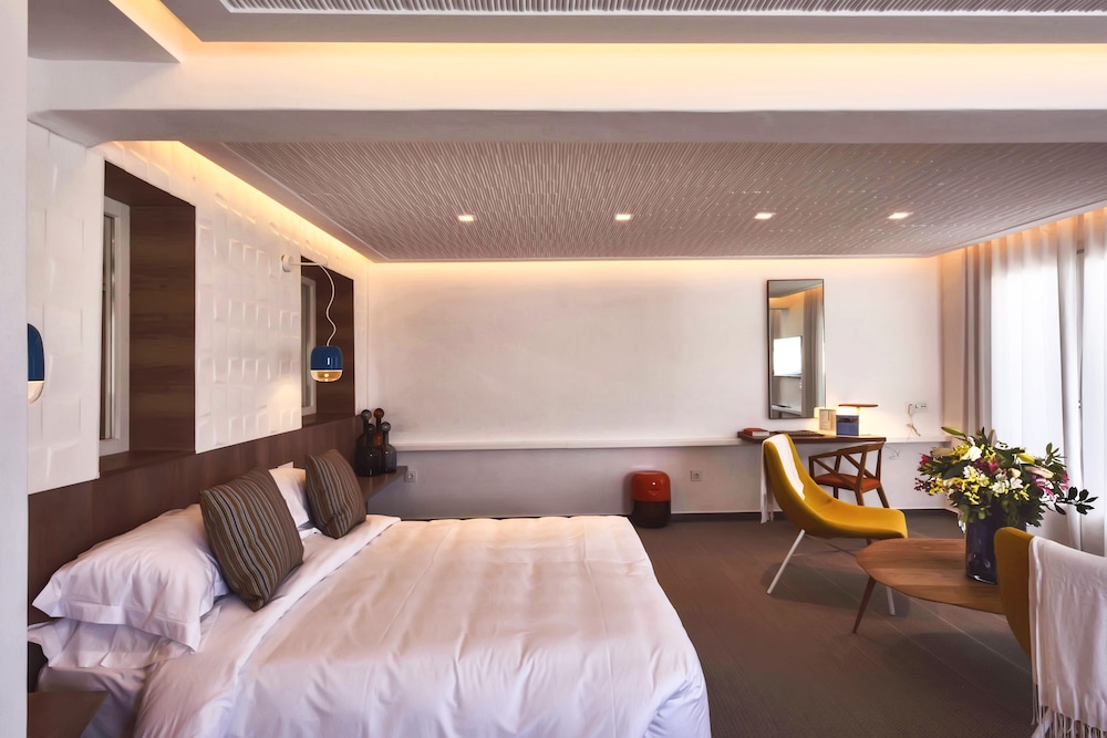 Delos, Premium, Suite, King Bed, Outdoor Jetted Tub, Private Pool