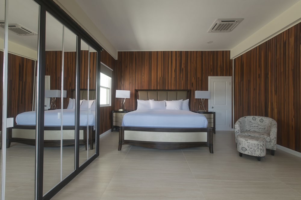 King's Hotel & Residences 6/33