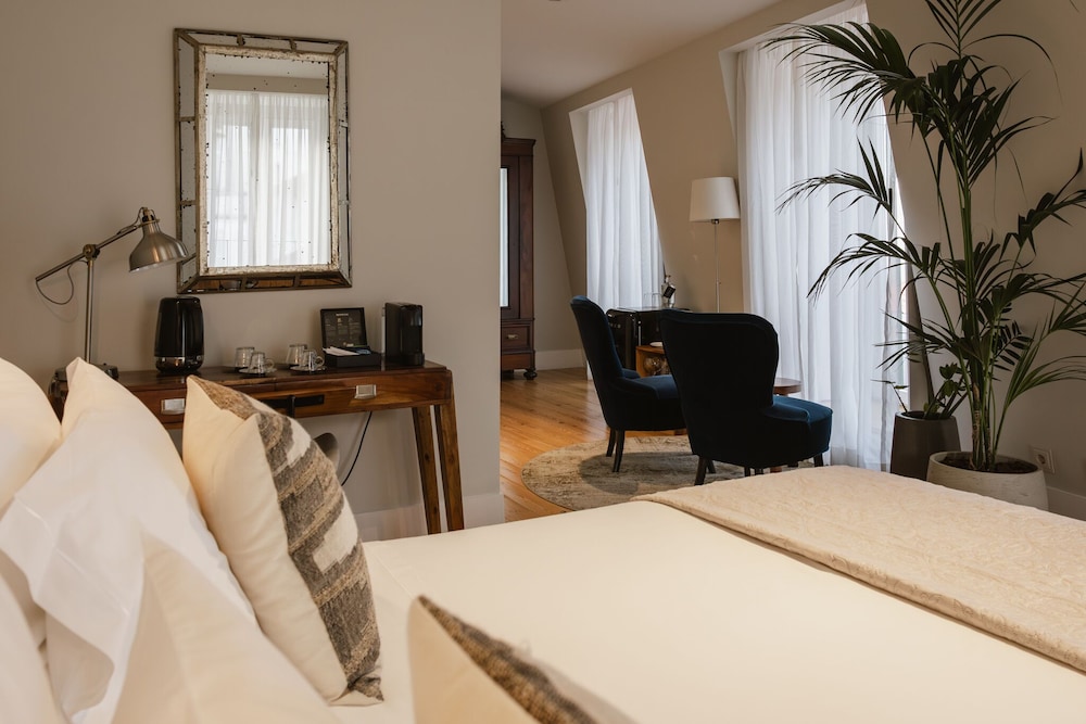 SIGNATURE, SUITE, KING BED